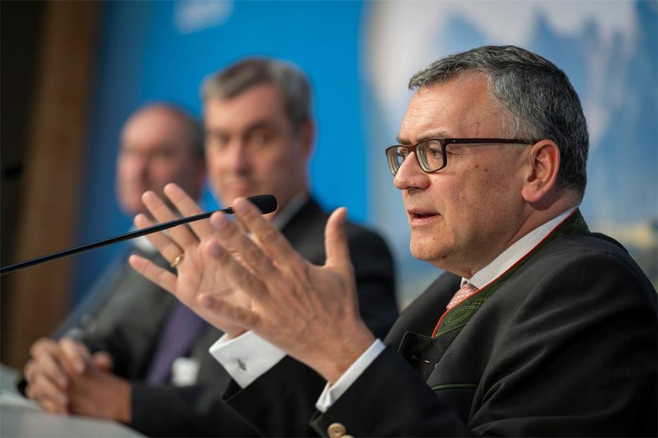 „Wir wollen nicht, dass Datenschutz Täterschutz ist und Täter sollen sich auch nicht sicher fühlen“, erklärte Staatskanzleichef Florian Hermann. (Archivbild)Peter Kneffel/dpa