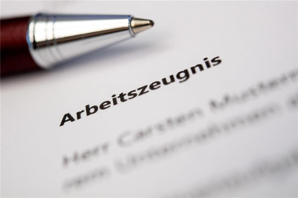 „Wir wünschen für die Zukunft alles Gute“ im Arbeitszeugnis – Was steckt wirklich hinter solchen Formulierungen?Andrea Warnecke/dpa-tmn