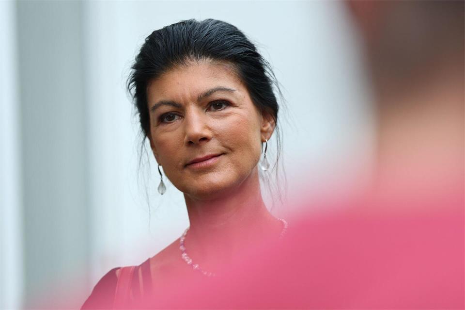 „Wir würden uns auch wünschen, wir hätten diese Auseinandersetzungen nicht“, sagt Sahra Wagenknecht (BSW).Jan Woitas/dpa