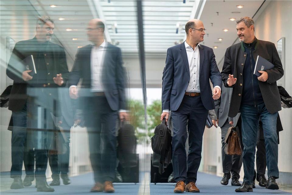 Wird Bayern zur Finanzierung seiner Ausgaben teilweise auf neue Kredite zurückgreifen? Rechtlich möglich wären bis zu 2,3 Milliarden Euro neue Schulden.Peter Kneffel/dpa