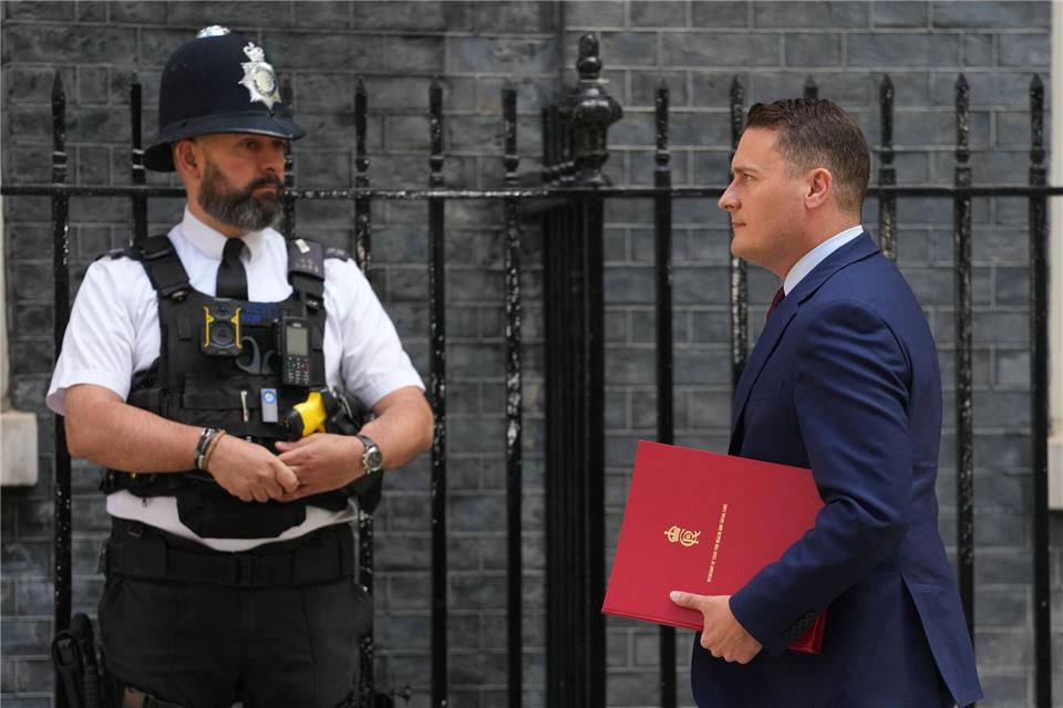 Wird Gesundheitsminister Wes Streeting Regierungschef Starmer herausfordern?Kirsty Wigglesworth/AP/dpa