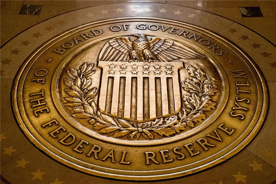 Wird die US-Notenbank Fed erstmals seit Monaten den Leitzins senken? (Archivfoto)Andrew Harnik/AP/dpa