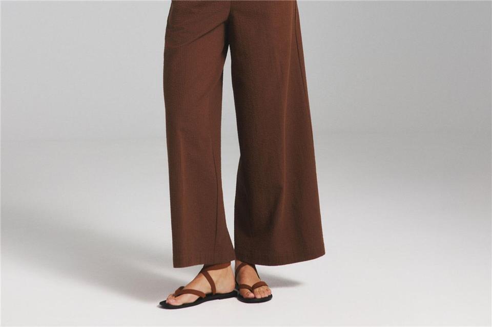 Wird diesen Sommer nochmal weiter: die Culotte. Hier ein Beispiel von Ecoalf (Shirt ca. 60 Euro, Hose ca. 110 Euro).Ecoalf/dpa-tmn