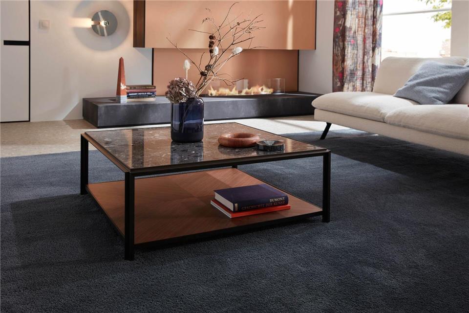 Flauschiges für Wand und Boden: Teppichtipps fürs Zuhause Wird durch Teppich zur heimeligen Wohninsel: der Bereich rund um Couch und Couchtisch. Hier zu sehen bei den Bielefelder Werkstätten. Bielefelder Werkstätten/VDM/dpa-tmn