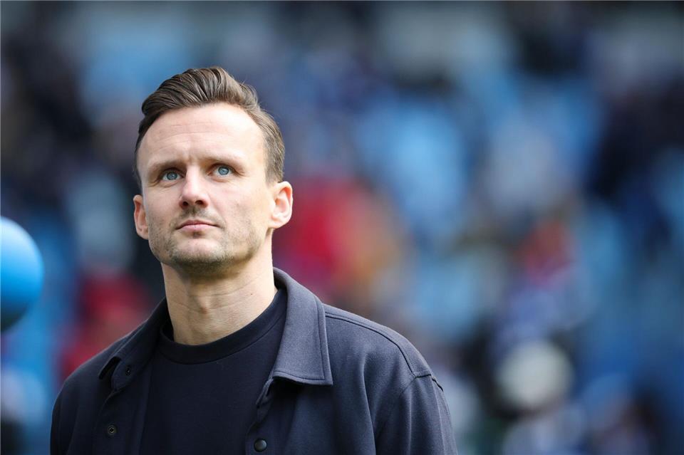 Wird er befördert? HSV-Sportdirektor Claus Costa ist als Sportvorstand im Gespräch (Archivbild)  Christian Charisius/dpa