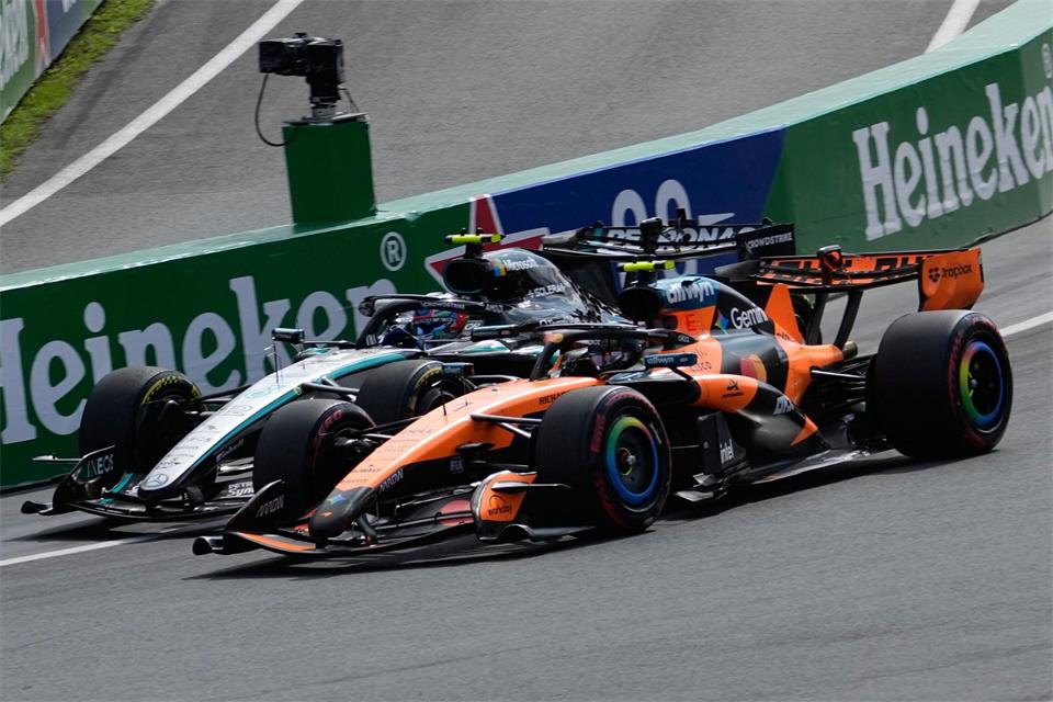 Wird es in der WM noch einmal eng zwischen Kimi Antonelli (l) und Lando Norris? (Archivbild)Darko Bandic/AP/dpa