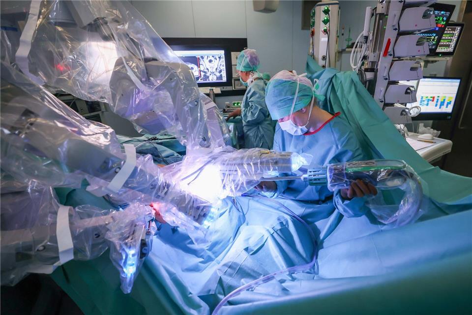 Wird nervenschonend operiert? Wie viel bleibt von der Prostata? Unter anderem davon hängt ab, wie sich die Sexualität durch den Eingriff verändert. picture alliance/dpa