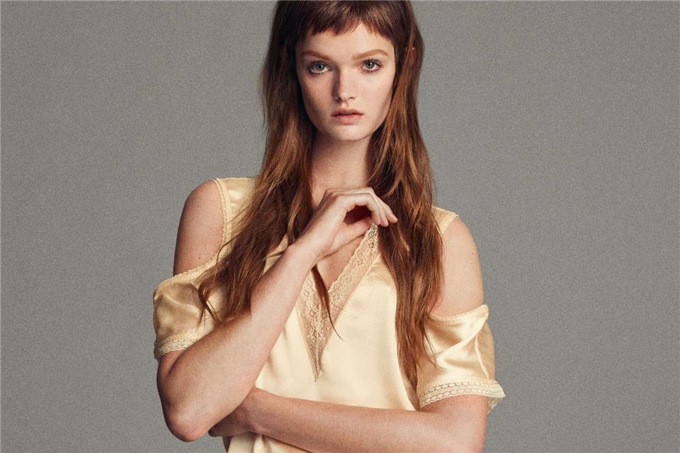 Wird nicht mehr nur unterm Pulli getragen: zarte Spitze wie hier am Top von H&M Studio (ca. 70 Euro).H&M/dpa-tmn