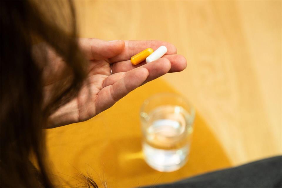 Wirksamkeit muss nicht geprüft werden: Nahrungsergänzungsmittel sehen oft aus wie Medikamente, gelten rechtlich aber als Lebensmittel.Nico Tapia/dpa-tmn