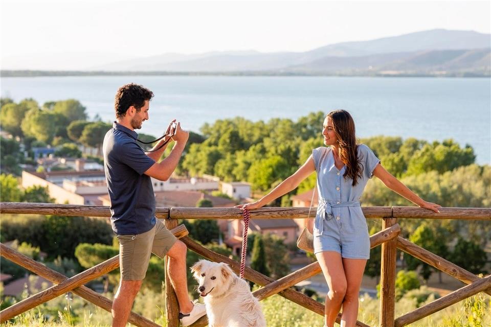 Wirkt am besten nicht nur gut auf Fotos, sondern fühlt sich auch gut an: das Lieblingsoutfit für den Urlaub.picture alliance / Westend61