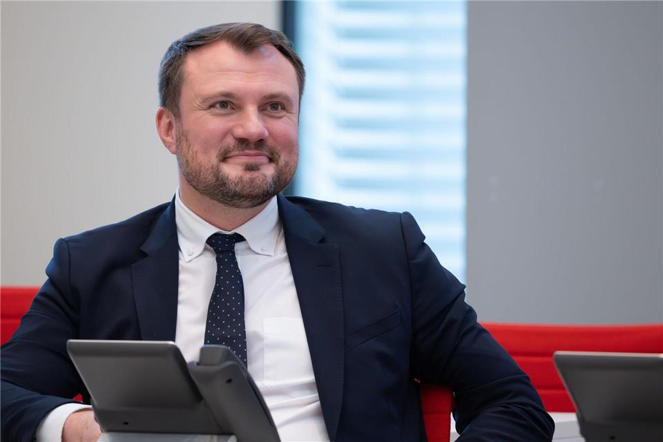 Wirtschaftsminister Daniel Keller (SPD) will die Rahmenbedingungen für Gründer im Land stetig verbessern. (Archivbild)Soeren Stache/dpa