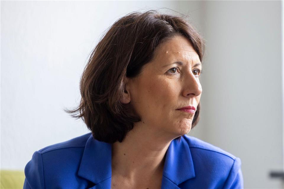 Wirtschaftsministerin Daniela Schmitt (FDP) appelliert an die Kreativität der Kommunen.  Helmut Fricke/dpa