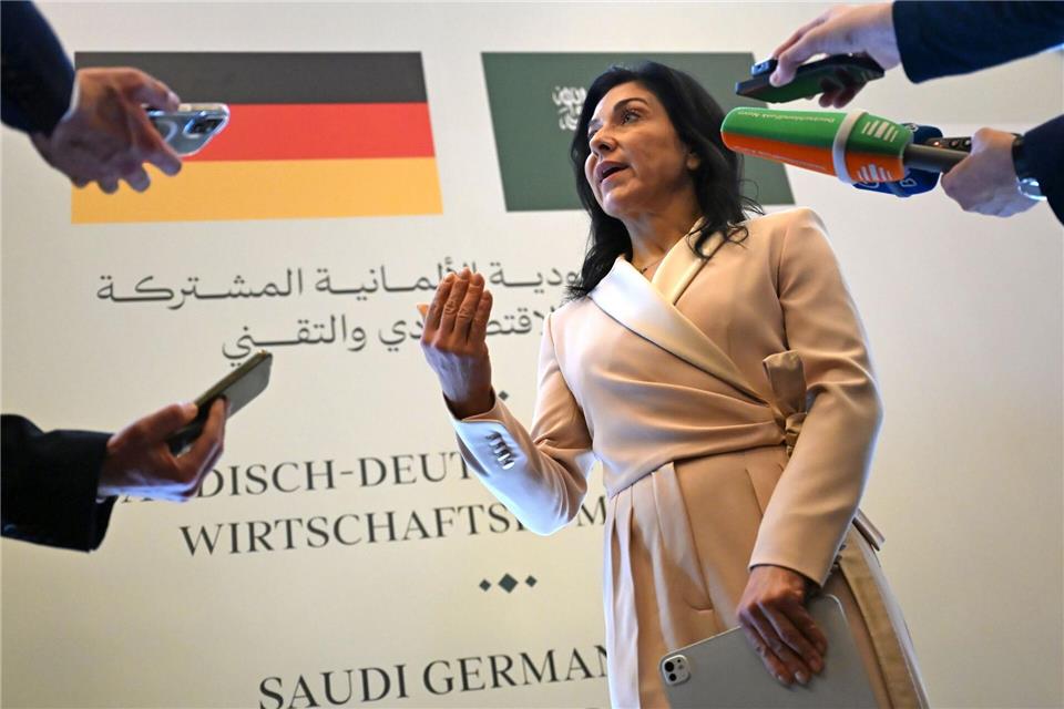 Wirtschaftsministerin Katherina Reiche (CDU) meint: Die relativ niedrigen Gasspeicher-Füllstände sind kein Grund zur Sorge.Elisa Schu/dpa