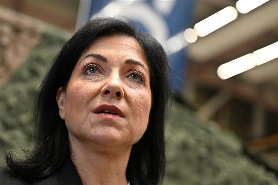 Reiche: Rüstungsindustrie essenziell für deutsche Wirtschaft Wirtschaftsministerin Reiche besucht den Rüstungskonzerns KNDS in Kassel.Swen Pförtner/dpa