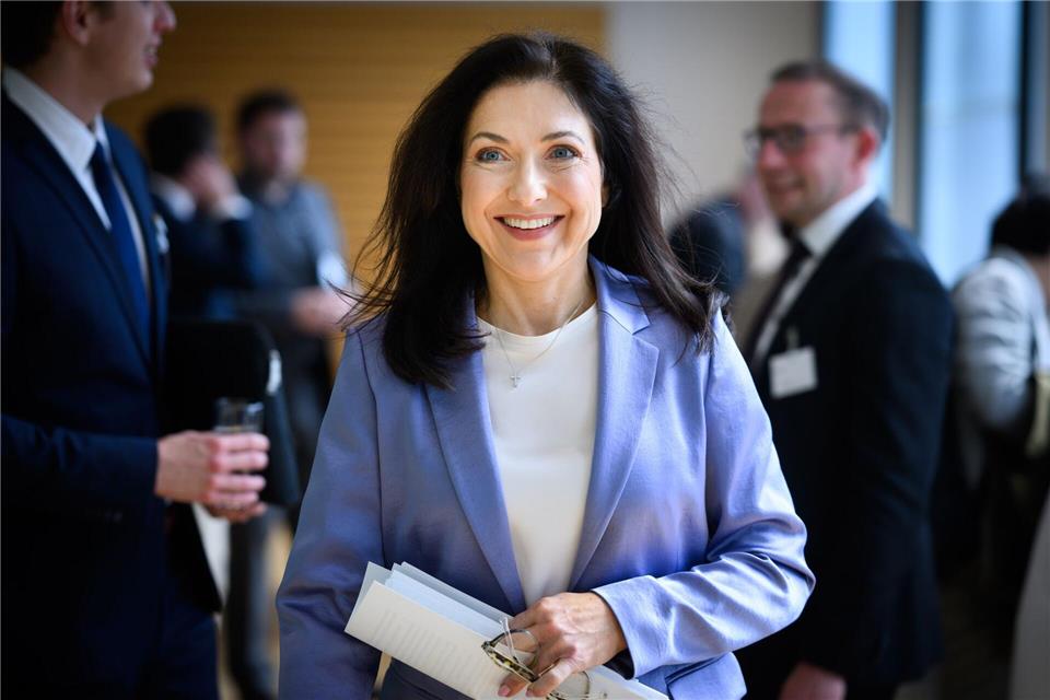 Wirtschaftsministerin Reiche ist erkennbar froh über die Genehmigung aus Brüssel.Bernd von Jutrczenka/dpa