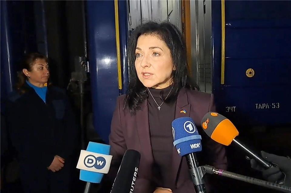 Kiew: Ministerin Reiche muss bei Luftangriffen in den Bunker Wirtschaftsministerin Reiche musste in der Nacht wegen des Raketenalarms in Kiew in einen Schutzkeller.Andreas Stein/dpa