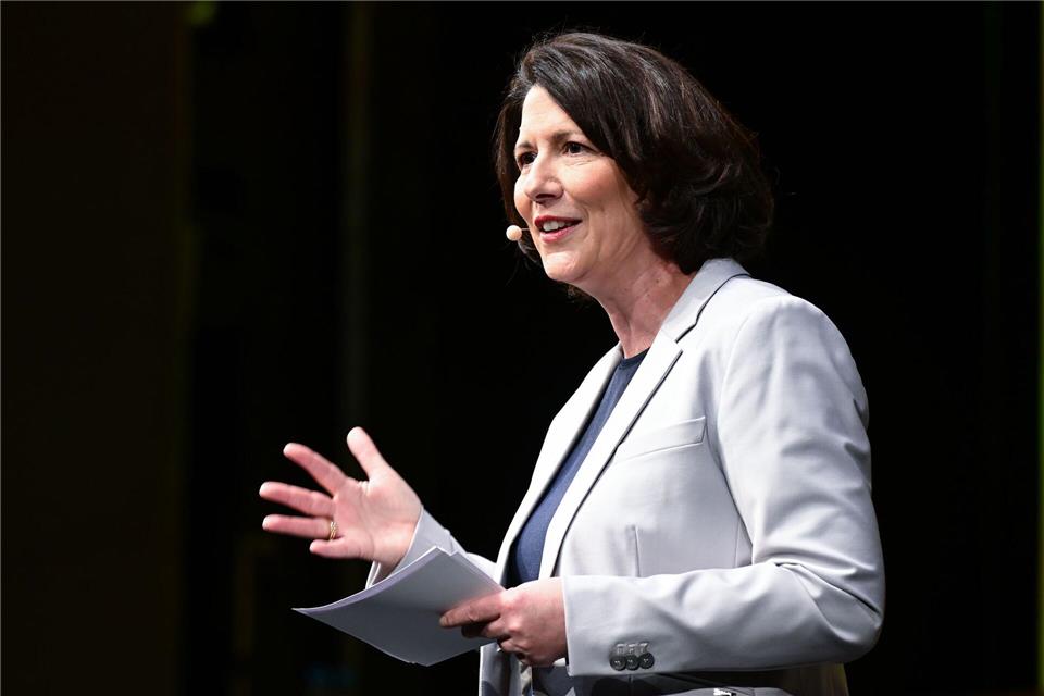 Wirtschaftsministerin Schmitt nennt das Netzwerk einen imaginären Ort für Austausch, Vernetzung und Zusammenarbeit. (Archivbild)Bernd Weißbrod/dpa