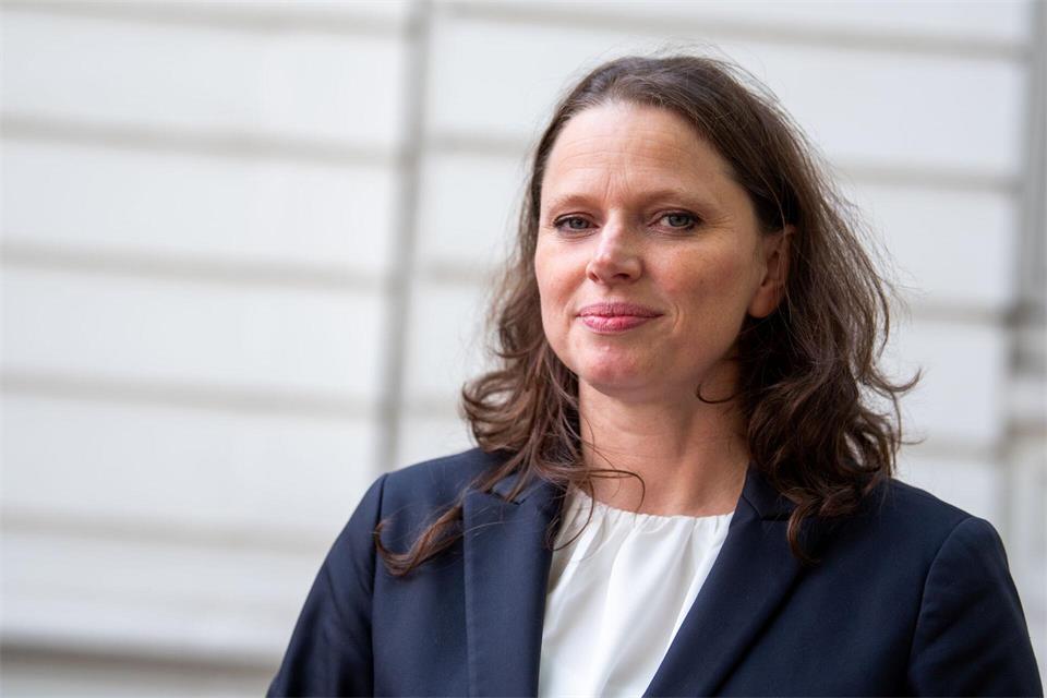 Wirtschaftssenatorin Melanie Leonhard (SPD) ist Ansprechpartnerin für die Industrie. (Produktion)Daniel Bockwoldt/dpa