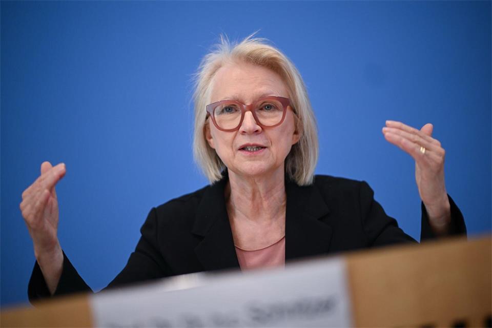 Wirtschaftsweise sieht staatliche Entlastung nicht als Lösung. (Archivbild)Britta Pedersen/dpa
