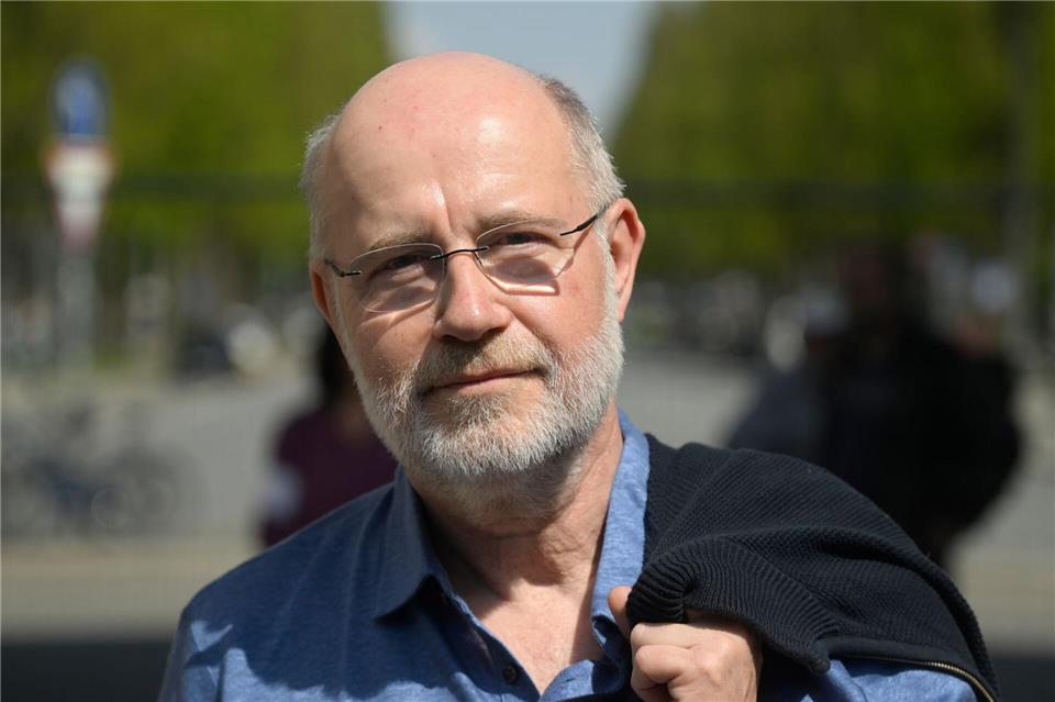 Wissenschaftsjournalist Lesch hält nichts von einer Rückkehr zur Atomkraft. (Archivbild)Felix Hörhager/dpa