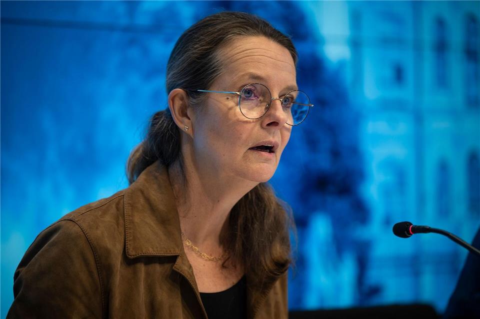 Wissenschaftsministerin Bettina Martin (SPD) will die Empfehlungen mit den Hochschulen besprechen. (Archivbild)Philip Dulian/dpa