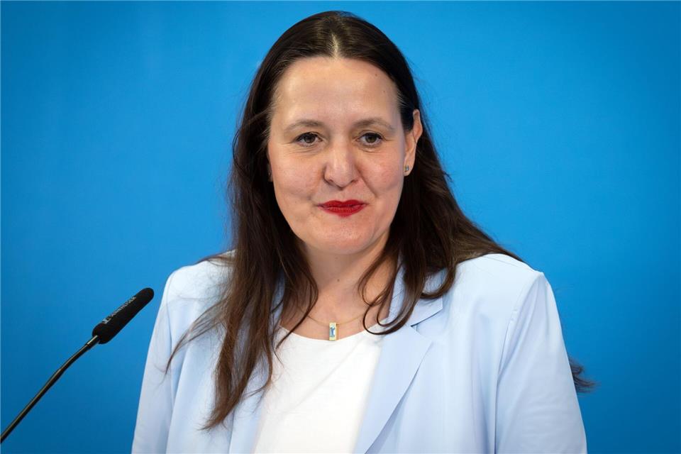 Wissenschaftsministerin Manja Schüle betrachtet das Grundgesetz nie als selbstverständlich. (Archivbild)Soeren Stache/dpa