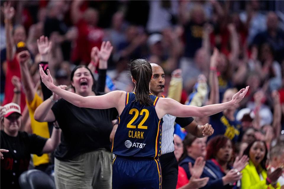 Wo Clark spielt, ist die Halle voll. Das lohnt sich auch finanziell für die WNBA.Michael Conroy/AP/dpa