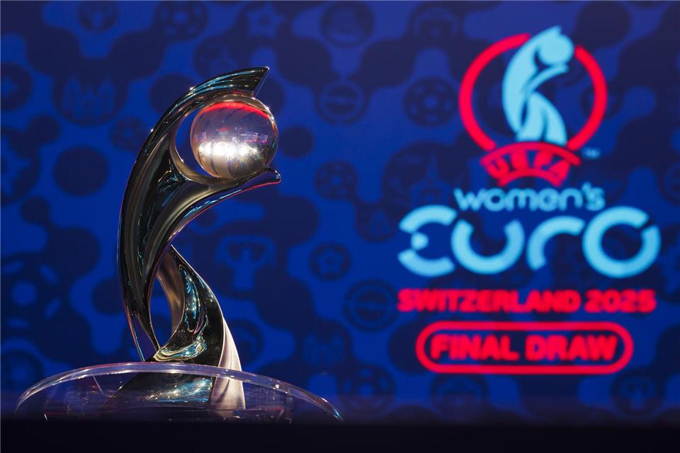 Wo der EM-Pokal 2029 ausgespielt wird, entscheidet sich am 3. Dezember. (Archivbild)Valentin Flauraud/KEYSTONE/dpa