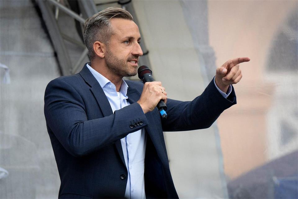 Wo geht es lang auf dem Weg in die Staatskanzlei? AfD-Co-Fraktionschef Ulrich Siegmund will Ministerpräsident werden. (Archivbild)Philip Dulian/dpa