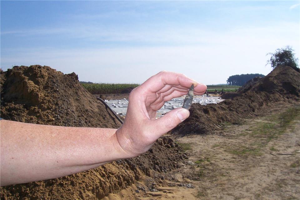 Wo heute am westlichen Stadtrand die B 67 verläuft und das Neubaugebiet Hovesath liegt, siedelten bereits vor Jahrtausenden Menschen. Archäologische Ausgrabungen zwischen 1998 und 2009 förderten Artefakte aus mehreren Epochen zu Tage.