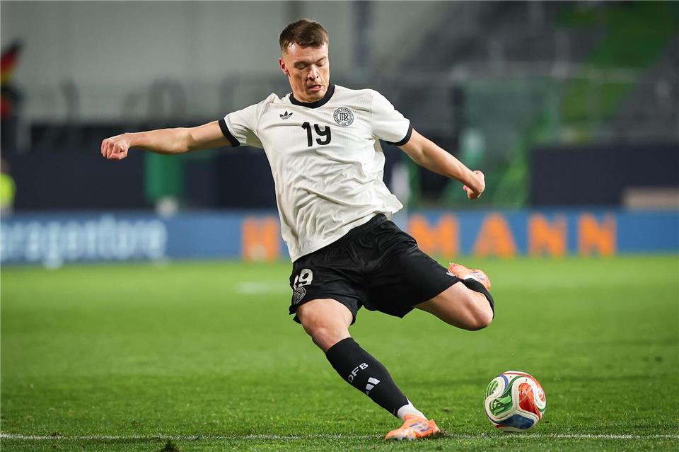 Wo liegt die Zukunft von U21-Nationalspieler Pejcinovic? (Archivbild)Daniel Karmann/dpa