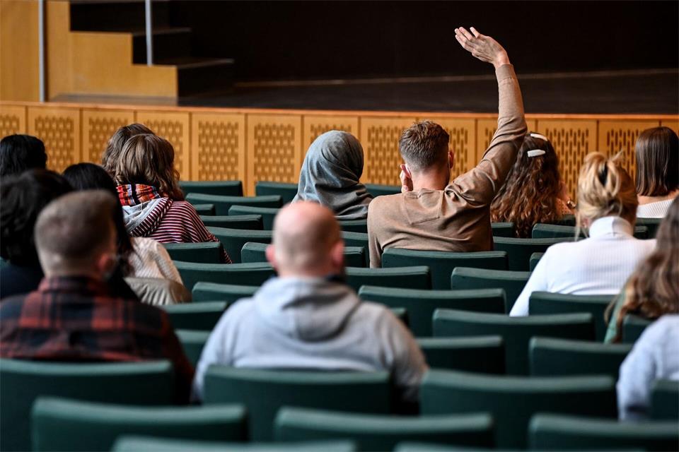 Wo sollen all die Studentinnen und Studenten wohnen? (Symbolbild)Britta Pedersen/dpa-Zentralbild/dpa
