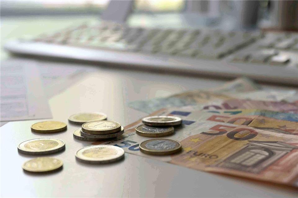 Wofür geben die Menschen in Bayern ihr Geld aus? Die Laufende Wirtschaftsrechnung gibt Auskunft. (Symbolbild)Malin Wunderlich/dpa