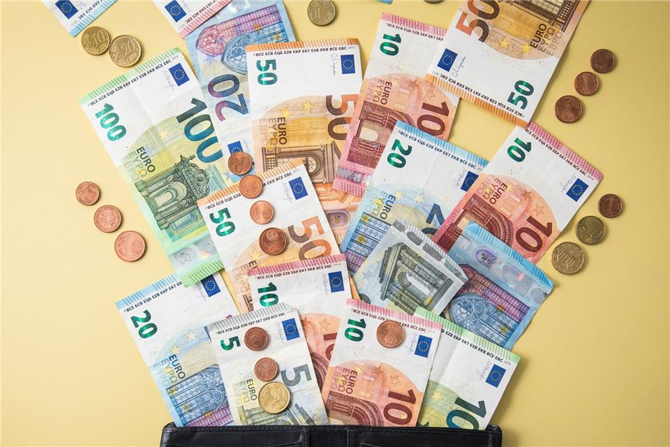 Wohin gehen all meine Einkünfte eigentlich bis zum Monatsende? Ein Haushaltsbuch kann helfen, das zu beantworten.picture alliance / dpa-tmn