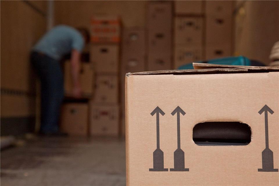Wohin nur mit dem Karton? Wer vorher gut beschriftet, muss sich diese Frage nicht in der Hektik des Umzugs stellen.Kai Remmers/dpa-tmn