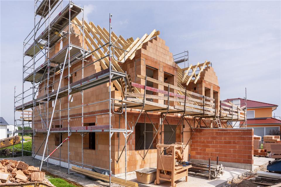 Wohnbauförderung: Der Kreis ist Bewilligungsbehörde und berät Familien mit geringem Einkommen vor dem Hausbau.