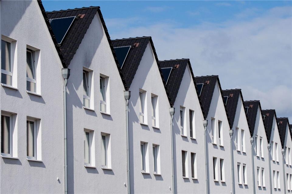 Wohneigentum in Deutschland wird zunehmend teurer. (Symbolbild)Julian Stratenschulte/dpa