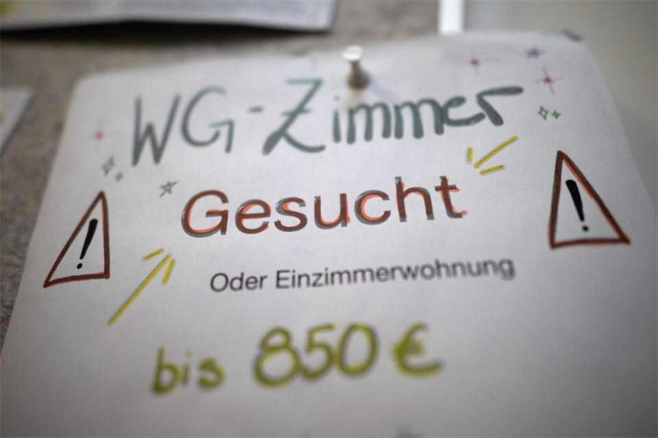 Wohnen wird für Studenten immer teurer. (Symbolbild)Sebastian Gollnow/dpa