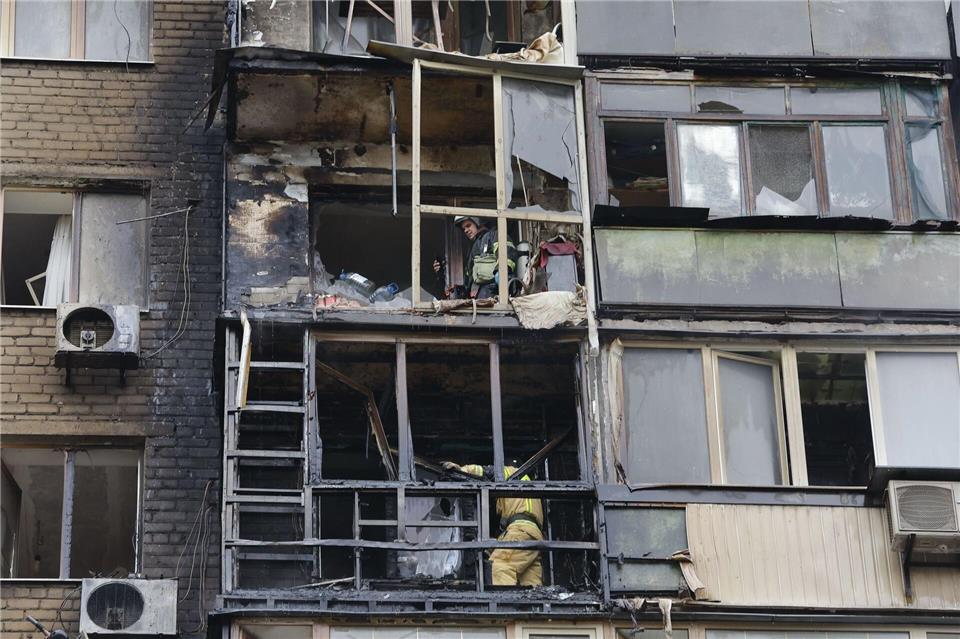 Wohngebiete in der von Russland besetzten ostukrainischen Großstadt Donezk werden immer wieder beschossen. (Archivbild)Victor/XinHua/dpa