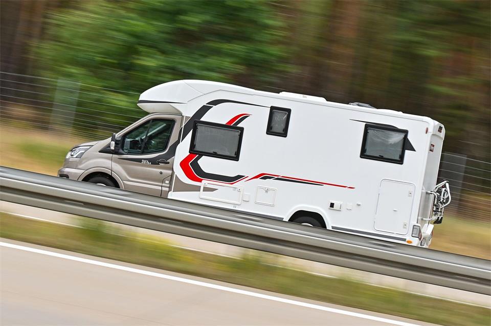 Wohnmobilbesitzer können ihre Flüssiggas-Tankflasche ab sofort an öffentlichen Tankstellen in Deutschland mit Autogas befüllen.Patrick Pleul/dpa