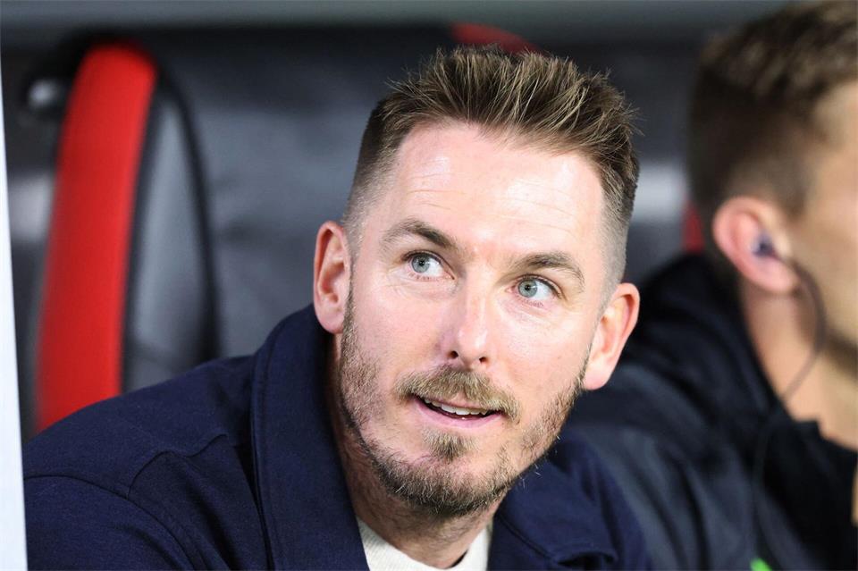 Wolfsburg-Coach Tobias Strobl nimmt seinen Torwart Timon Wellenreuther in Schutz: „Kein krasser Torwartfehler.“Philipp von Ditfurth/dpa