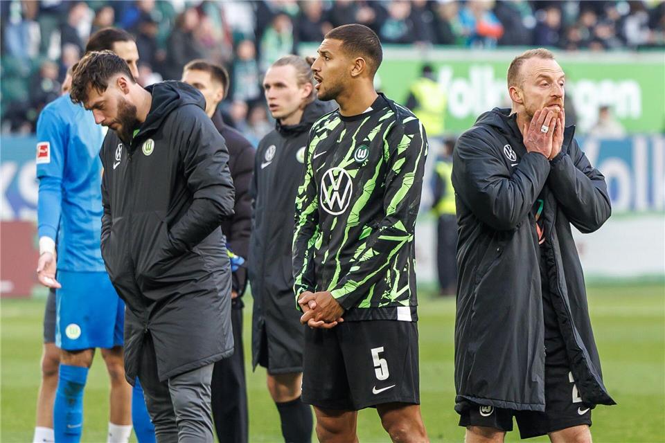 Wolfsburger Enttäuschung nach dem 0:1 gegen Werder Bremen.Andreas Gora/dpa