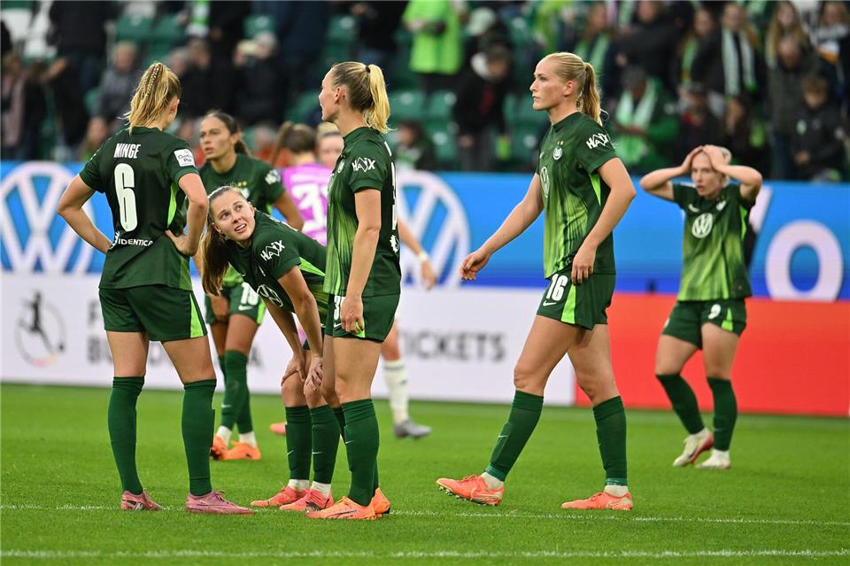 „Druck auf FC Bayern ausüben“: Wolfsburg hakt Titel nicht ab Wolfsburger Enttäuschung nach dem verlorenen Topspiel gegen Bayern München.Swen Pförtner/dpa