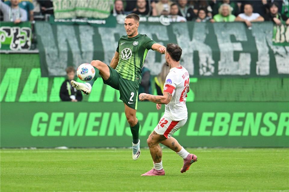„Unverzeihlich“: Wolfsburg-Trainer kritisiert Schiedsrichter Wolfsburgs Kilian Fischer (l).Swen Pförtner/dpa