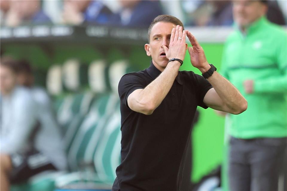 Wolfsburgs Trainer Daniel Bauer muss um seinen Job bangen.Andreas Gora/dpa