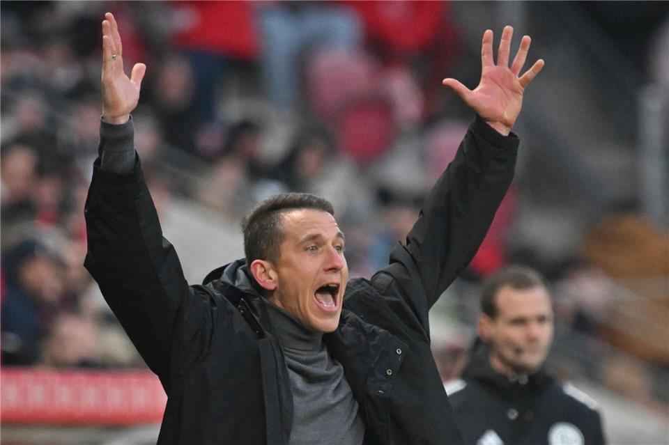 Wolfsburgs Trainer Daniel Bauer.Torsten Silz/dpa