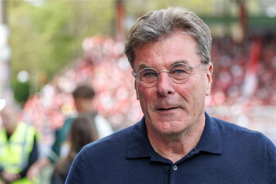 Wolfsburgs Trainer Dieter Hecking schwärmt von seinem Ex-Club. (Archivbild)Andreas Gora/dpa