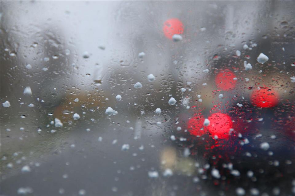 Wolken, leichter Regen und milde Temperaturen bestimmen den Start in das Wochenende in Berlin und Brandenburg. (Archivbild)Wolfgang Kumm/dpa