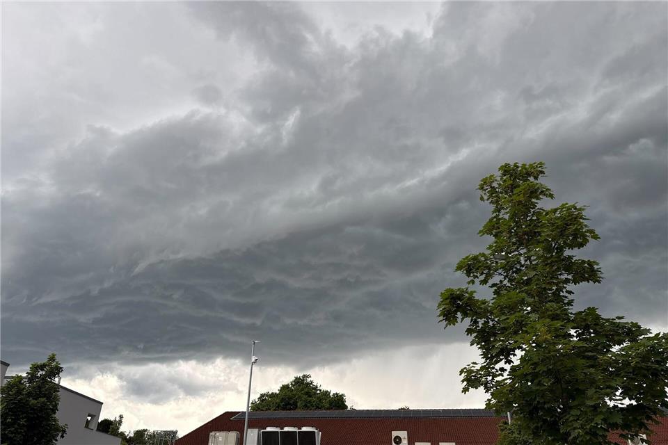Wolken ziehen wieder auf. (Archivbild)Nico Pointner/dpa