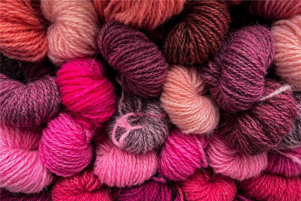 Bei den Spinnern: Die Shetlands als Mekka der Strick-Szene Wolle auf der Wool Week in Lerwick: Auf den Inseln sind sie stolz auf die Qualität der eigenen Erzeugnisse.Verena Wolff/dpa-tmn